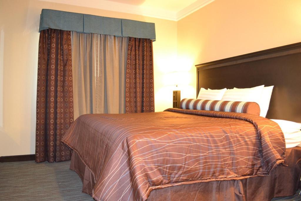 Hotel Red River And