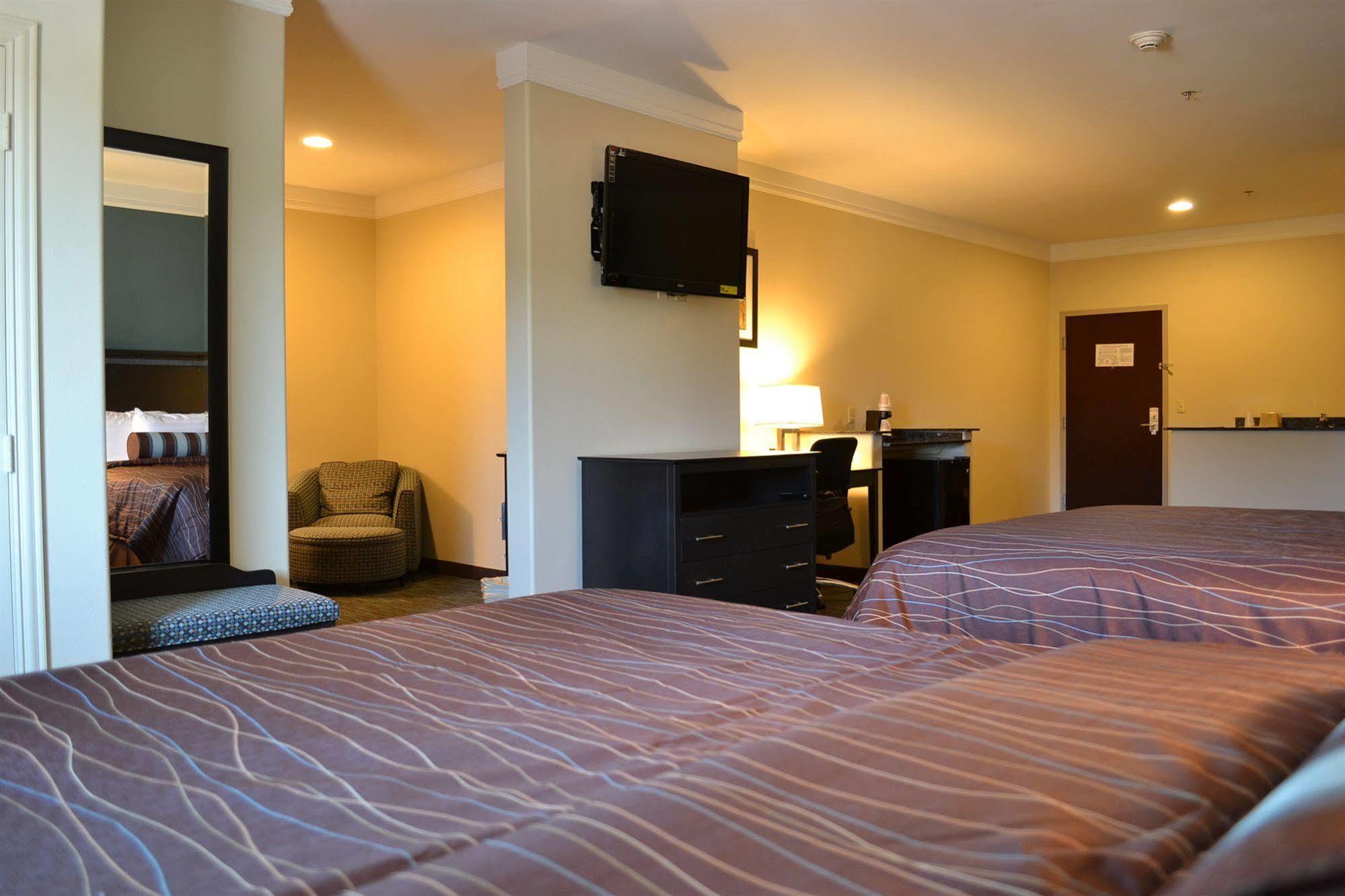 Red River And Hotel 2*